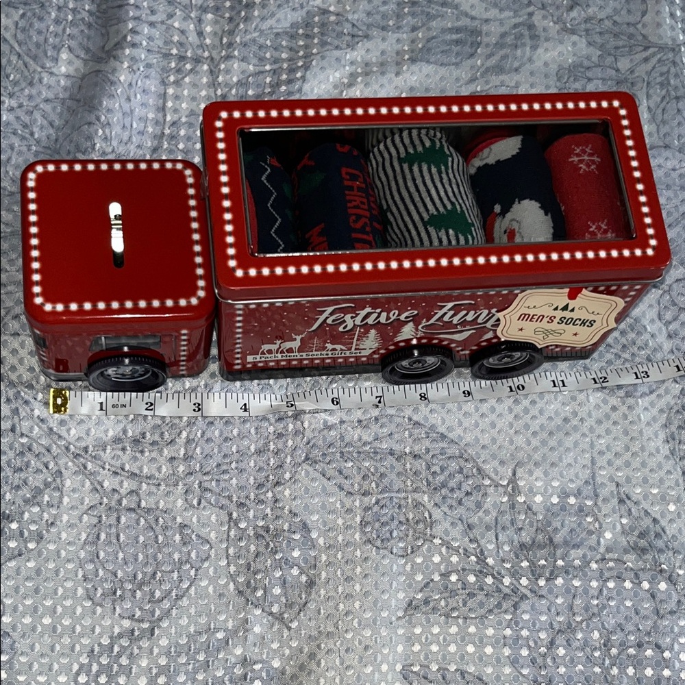 festive 5 Pack Men's Sock- Red Truck, moving wheels - Picture 4 of 5